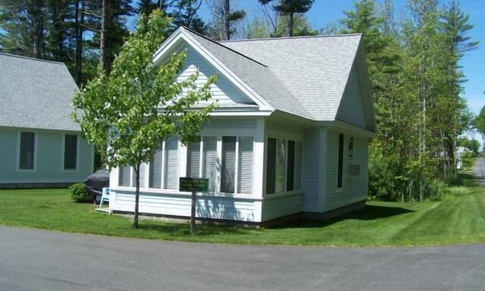 Summer Village Cottage | Cottages at Summer Village, fully furnished cottage, Wi-fi, heated pools, hot tub