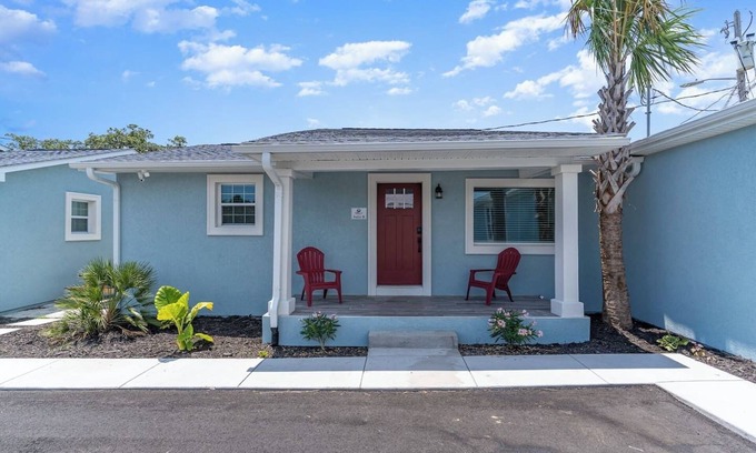 Atlantic Beach House | Cottages @ Pearl Beach -Walk To Beach-Suite B
