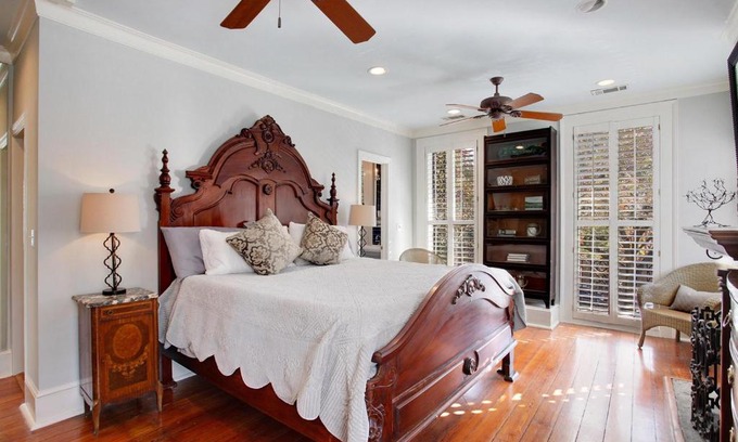 Historic Downtown Savannah House | Cotton Manor by Lucky Savannah