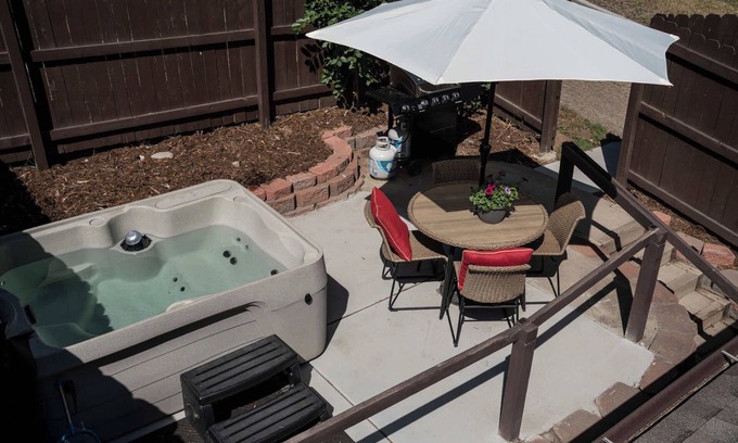 Lyons Cabin | Cottonwood Cabin *HOT TUB*River Access*RMNP