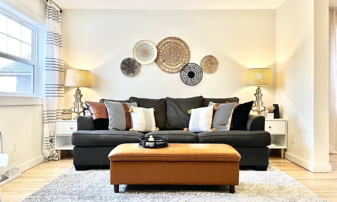 Biwabik House | Cottonwood Koti- Renovated Gem, Steps to Downtown