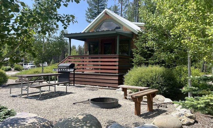 West Glacier Cabin | Cottonwood Studio Cabin