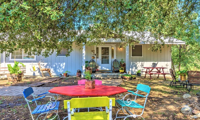 Oakhurst House | Country cabin 11 min to Yosemite toll- 13, guest 7 beds game room 2000 Ft