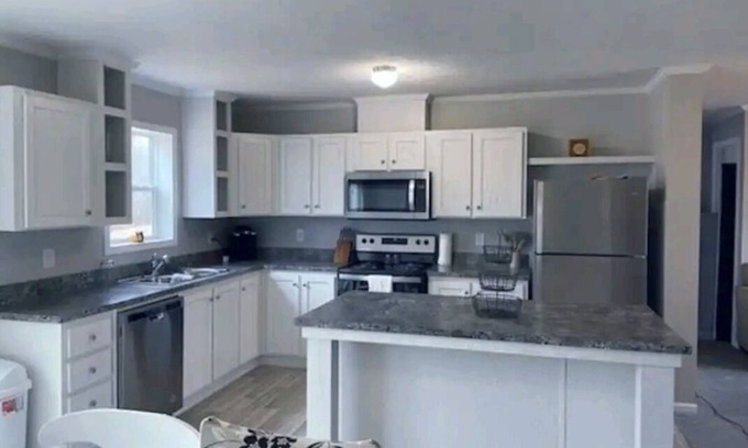 Fennville House | Country Cottage on the Lakeshore-Few Minutes from Beach