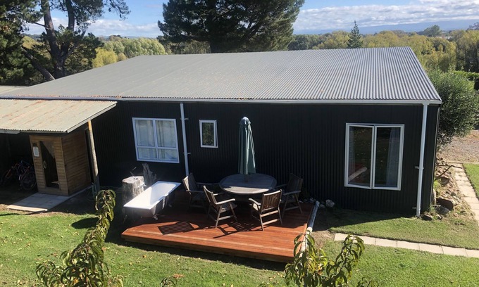 Haumoana Cottage | Country experience not far from town