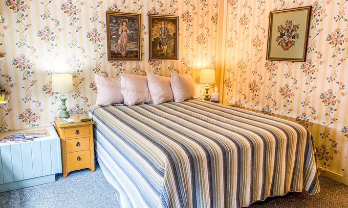 San Angelo Bed & Breakfast | Country French - Inn at the Art Center