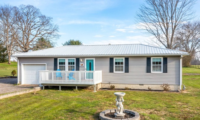 Rising Fawn House | Country getaway with central AC, washer/dryer & patio