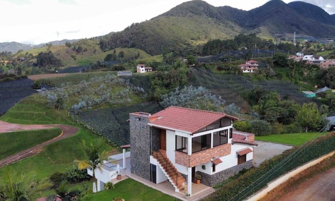 El Carmen de Viboral House | Country house surrounded by nature