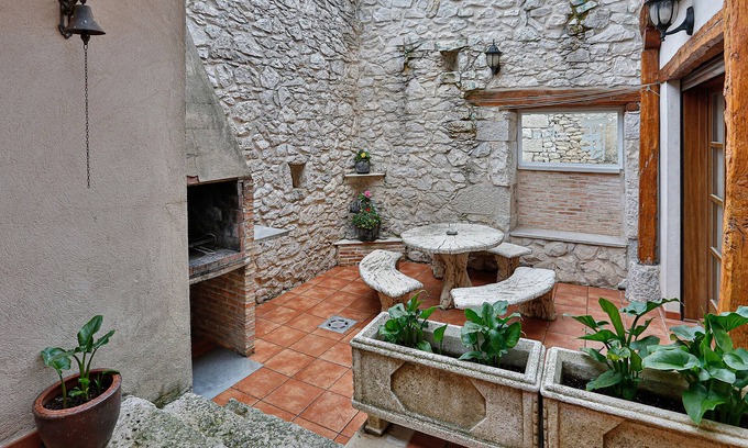 Canalejas de Penafiel House | Country House 'El Lagar' with Private Terrace, Private Garden and Wi-Fi