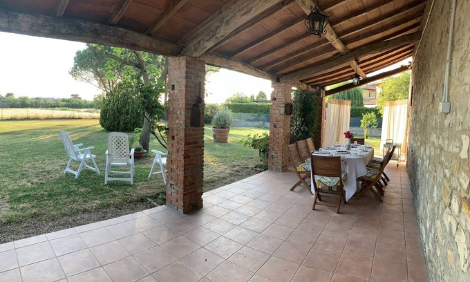 Castiglione del Lago House | Country house with large garden with pets allowed