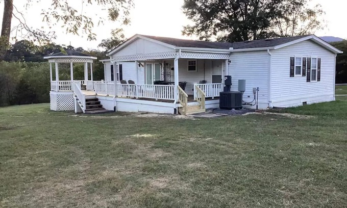 Covington House | Country Haven Cottage, joins Jackson River Trail and many other attractions n