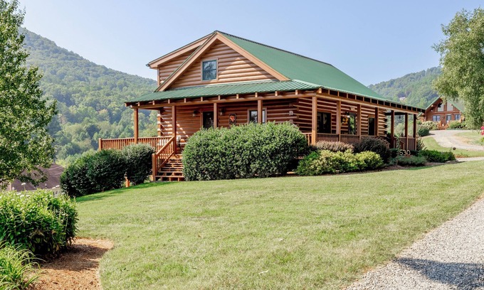Leicester Cabin | COUNTRY HAVEN OPEN FOR BUSINESS ,MT VIEWS,10MIN AVL,3/2,FP ,WIFI, FIREPIT
