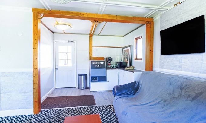 Sturgis Hotel | Country Hearth Inn & Suites By OYO Sturgis