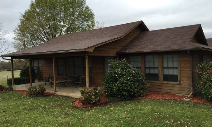 Canton House | Country Home Near First Monday in Canton, TX - Shop all day then come relax!