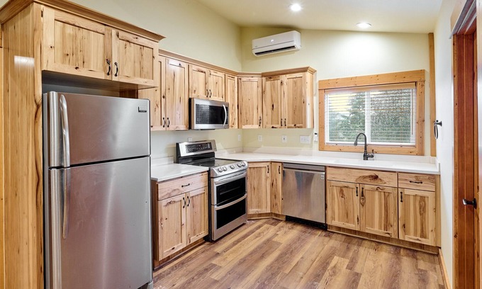 Salem House | Country Home w/mtn and vineyard view 5/m to Willamette Vine. or Enchanted forest