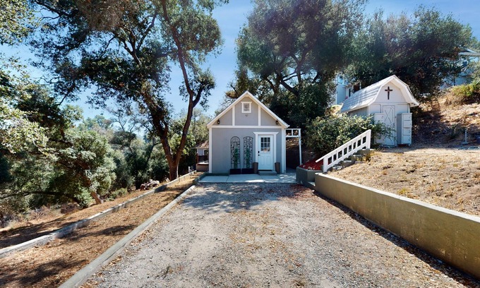 Fallbrook House | Country home with stunning views, AC, washer/dryer, & patio