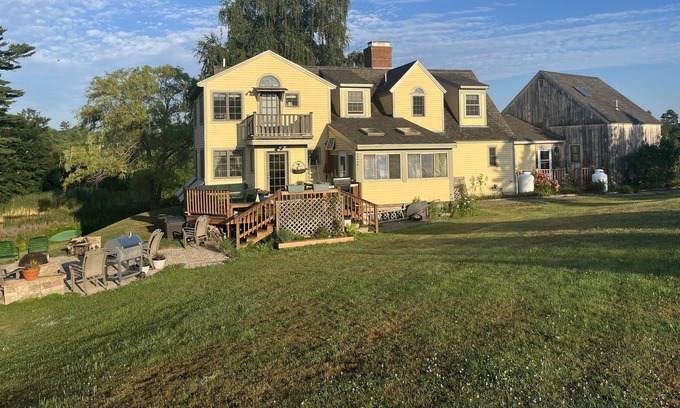 Eliot House | Country Home with water views, dock & near Beaches