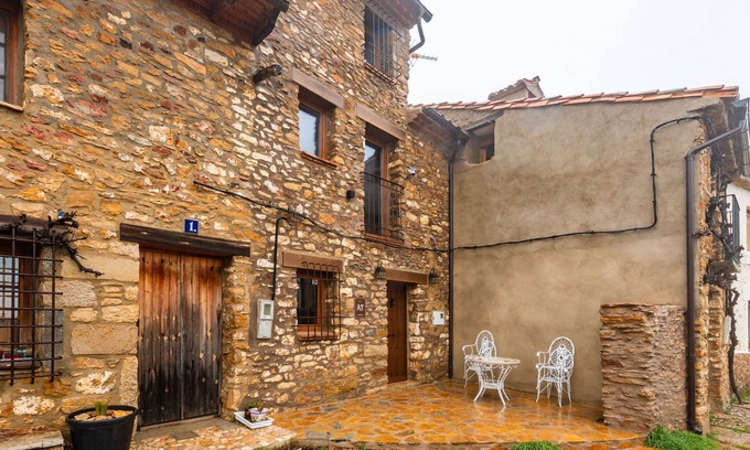 Vilafranca House | Country House 'La Parreta Estancia La Morada' with Mountain Views, Private Terrace and Private Garden