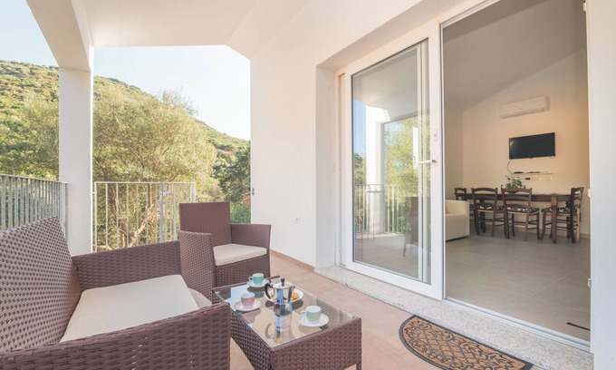 Schifoni House | Country house 'Casa Isabella Eleonora' with mountain views, Wi-Fi and air conditioning