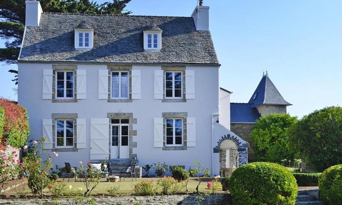 Locquirec Villa | Country House in Porz Bilic near Sandy Beach