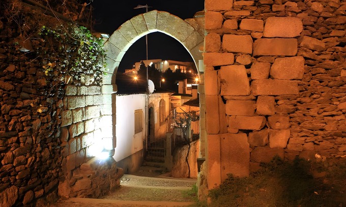 Vila Flor House | Country House 'Quarto Rústico 2' with Mountain View, Shared Terrace and Wi-Fi