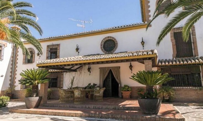 Granada Villa | Country house with Andalusian flavor located at the foot of the Sierra Nevada