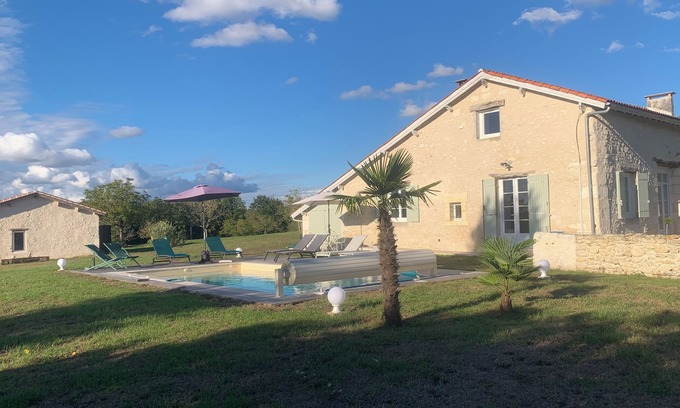 Verteillac House | Country house with heated swimming pool.