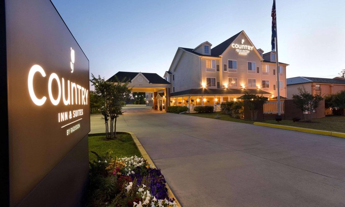Covington Hotel | Country Inn & Suites by Radisson, Covington, LA