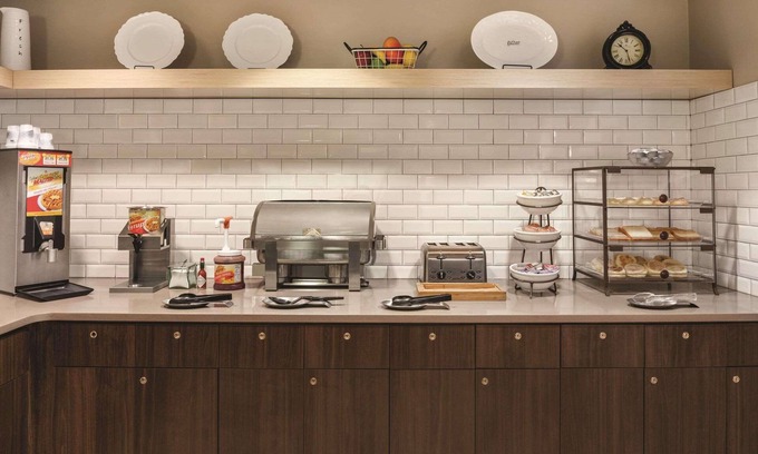 Green Bay Hotel | Country Inn & Suites by Radisson, Green Bay East, WI
