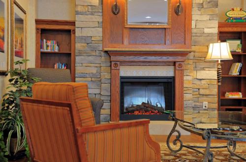 Seven Oaks Hotel | Country Inn & Suites by Radisson, Columbia at Harbison, SC