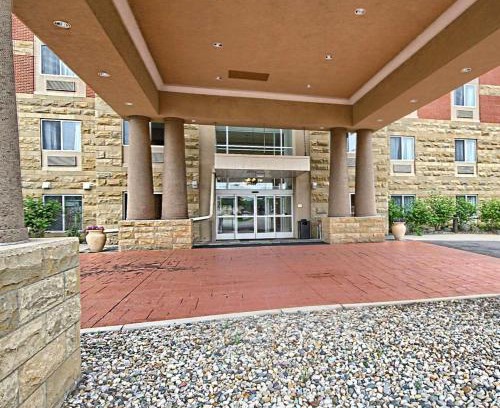 Dearborn Hotel | Country Inn & Suites by Radisson, Dearborn, MI