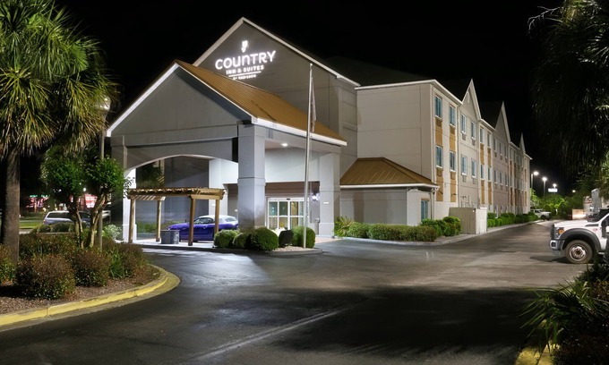 Savannah Hotel | Country Inn & Suites by Radisson, Savannah Gateway, GA