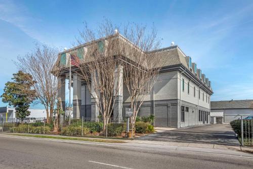 Metairie Hotel | Country Inn & Suites by Radisson, Metairie New Orleans , LA