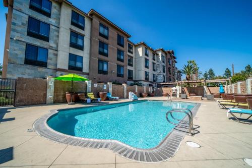 Ontario Hotel | Country Inn & Suites by Radisson, Ontario at Ontario Mills, CA