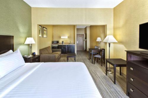 Benton Harbor Hotel | Country Inn & Suites by Radisson Benton Harbor-St Joseph MI