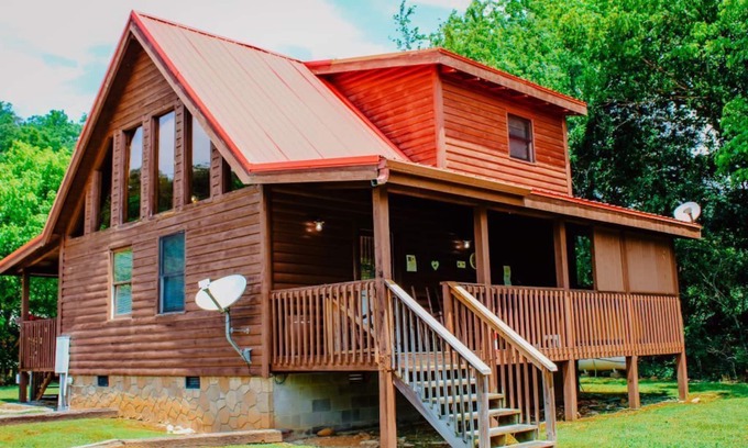Cosby Cabin | Country Life~ Short stroll to Cosby Creek No contact check in