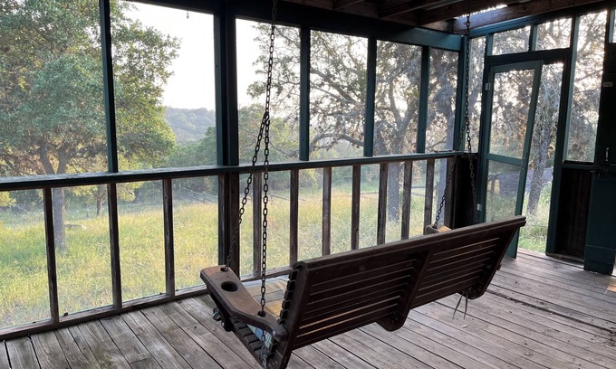 Pipe Creek House | Country Living in Pipe Creek, Bandera County 3 bedroom, kid-friendly