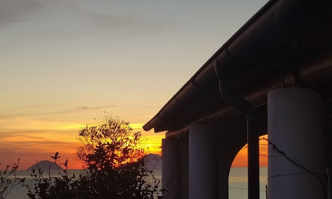 Quattropani House | Country Lodge MoniGio pure nature, sunset view, backside of the island