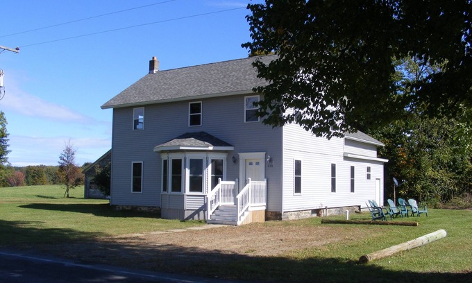 Richland House | Country Lodge Perfect For Fishing, Snowmobiling and Relaxing