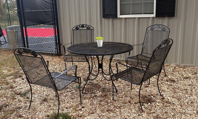 Eastabuchie Apartment | Country retreat within minutes to several towns with outdoor games ,petting farm