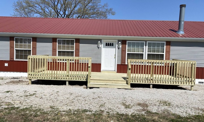 Greenfield House | Country setting one mile from boat dock and beach .Now with Internet