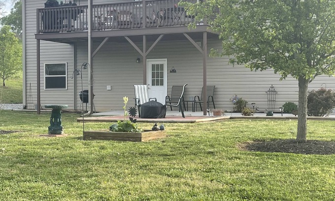 Sevierville Apartment | Country Setting with Cozy One Bedroom Unint