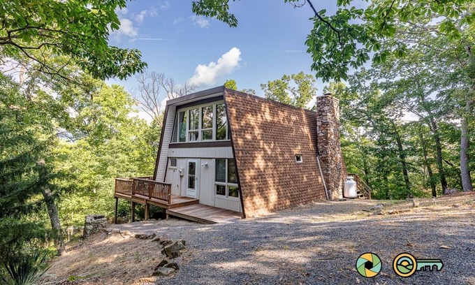 Mount Jackson Cabin | Country Squire Cabin - private 180 degree mountain views!