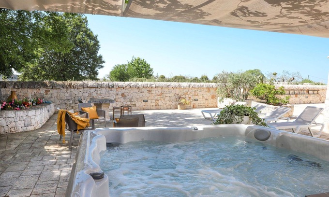 Locorotondo Apartment | Country Trullo Rosso With Jacuzzi Alberobello