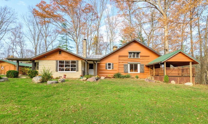 Morgantown Cabin | Country vacationing everyone will enjoy!