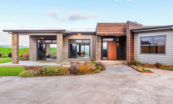 Hikumutu House | Countryside Comforts, beautiful modern house with rural and mountain views!