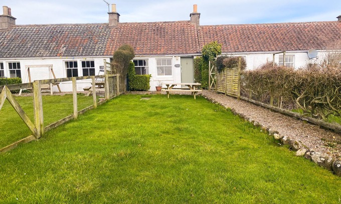 Anstruther Cottage | Countryside Cottage in Crail for 2 guests