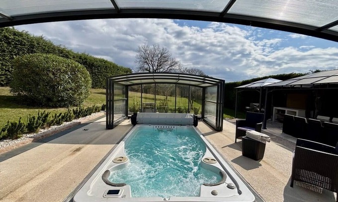 Lambesc Villa | Countryside villa with swimming spa