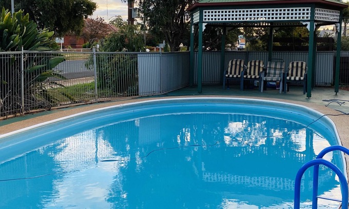 West Wyalong Hotel | County Lodge Motor Inn