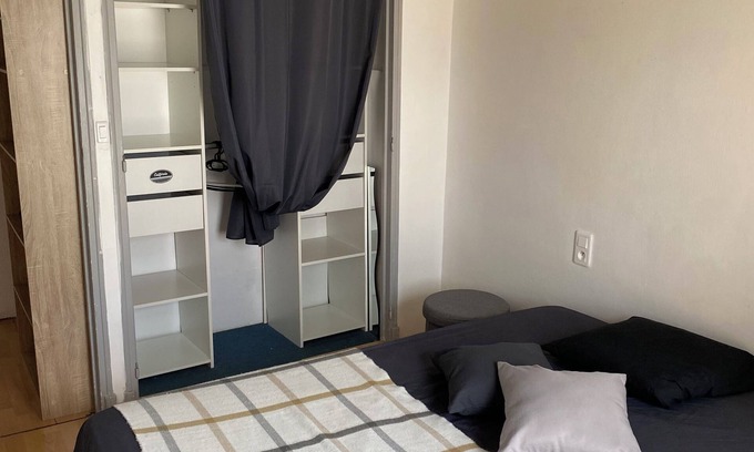 Saint-Paul-en-Foret Apartment | Coup de Coeur Assuré! Appartement Situé au Coeur dun Village Provencal